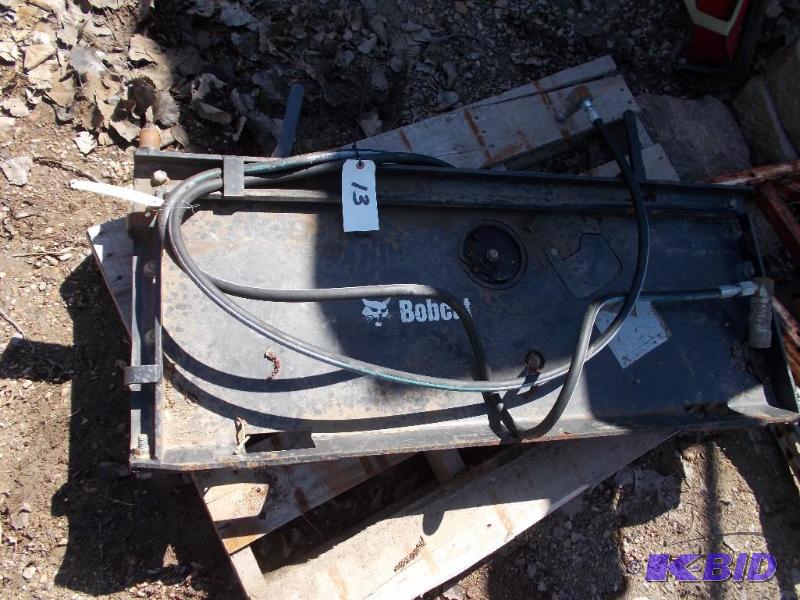 lot 13 image: Bobcat Tilt Tatch Oscillating Coupler, New 20...
