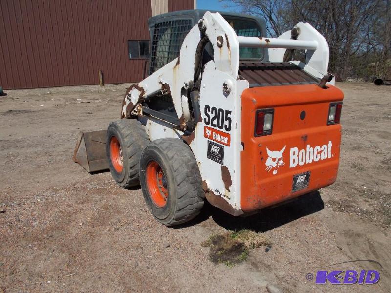 lot 2 image: 2006 Bobcat S205 Skid Loader, Enclosed Cab wi...