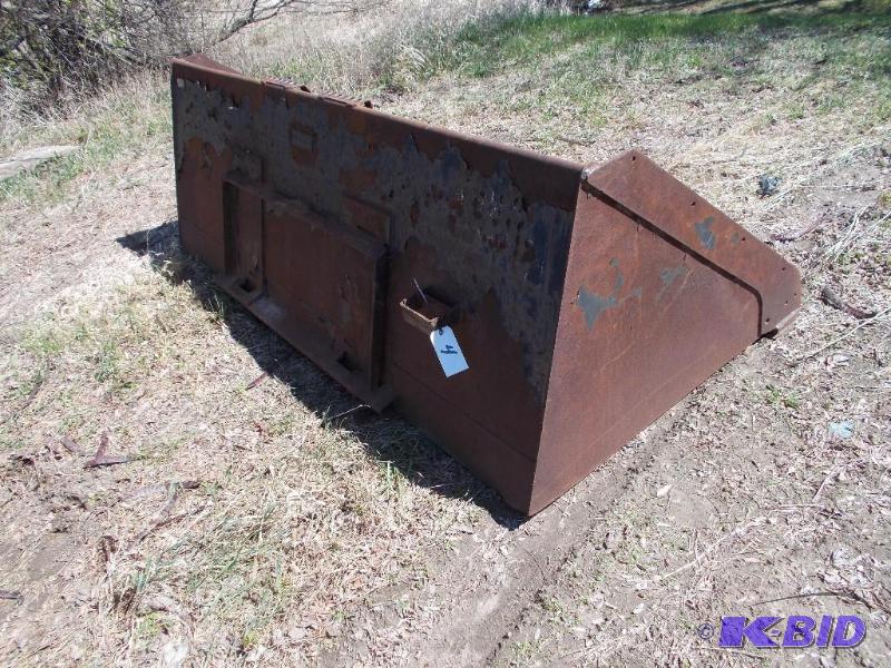 lot 4 image: Skid Loader Snow Bucket, 99"...