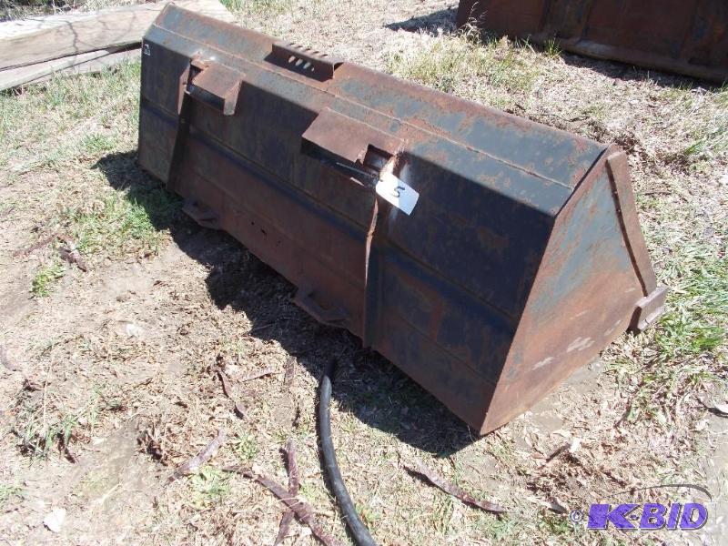 lot 5 image: Skid Loader Snow Bucket, 83"...