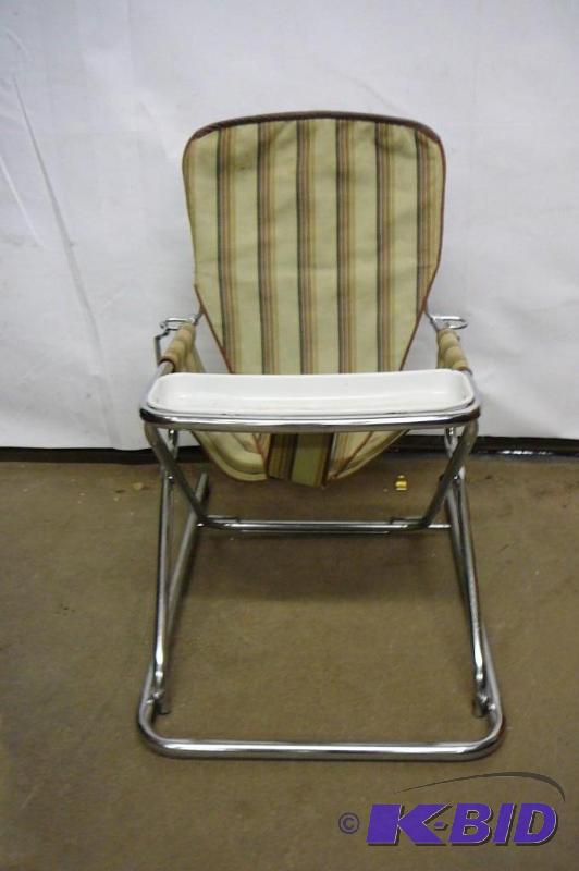 lot 115 image: Kids High Chair...