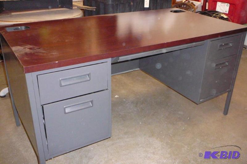 lot 128 image: Desk steel wood top 5drawer 20&quotd x 60&qu...