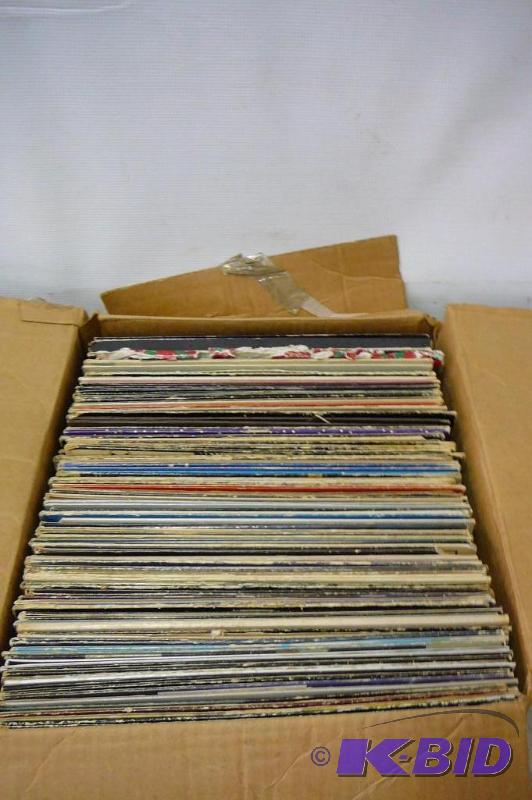 lot 165 image: Lot of 70s Vinyl Records 33 13 90 Plus Reco...