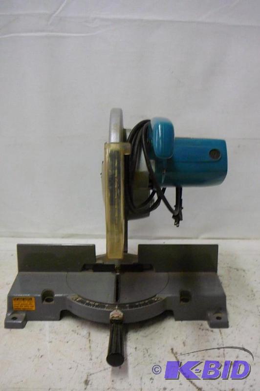 lot 18 image: Miter Saw 255mm Makita Modle LS1000 10" ...