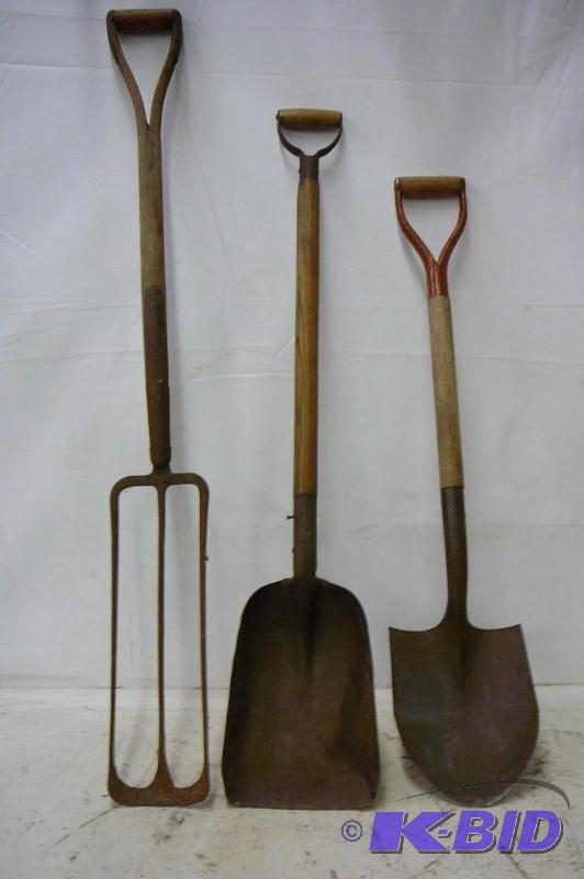 lot 194 image: Lot of Shovels...