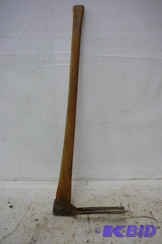 lot 213 image: Antique Hoe...