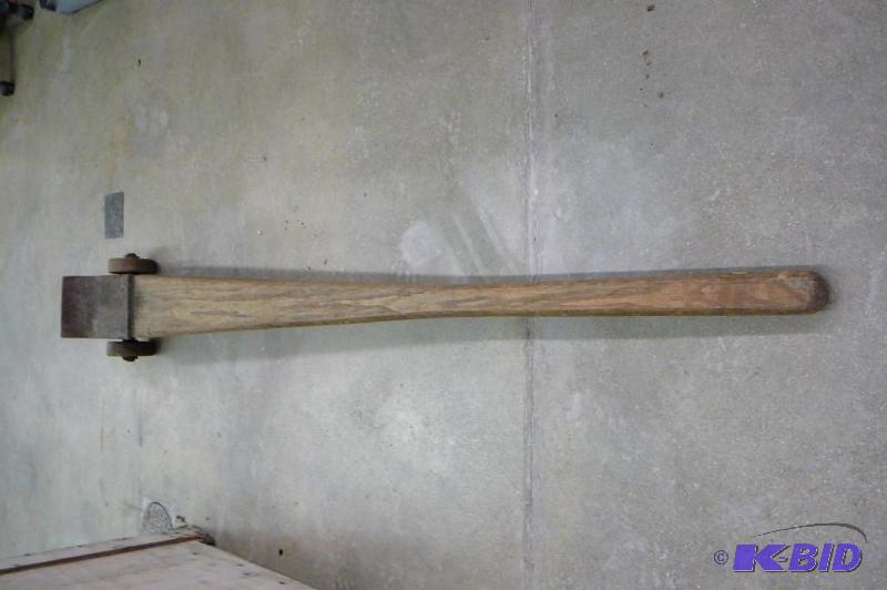 lot 219 image: Heavy Duty Steel Pry Lever Oak&nbspHandles S...