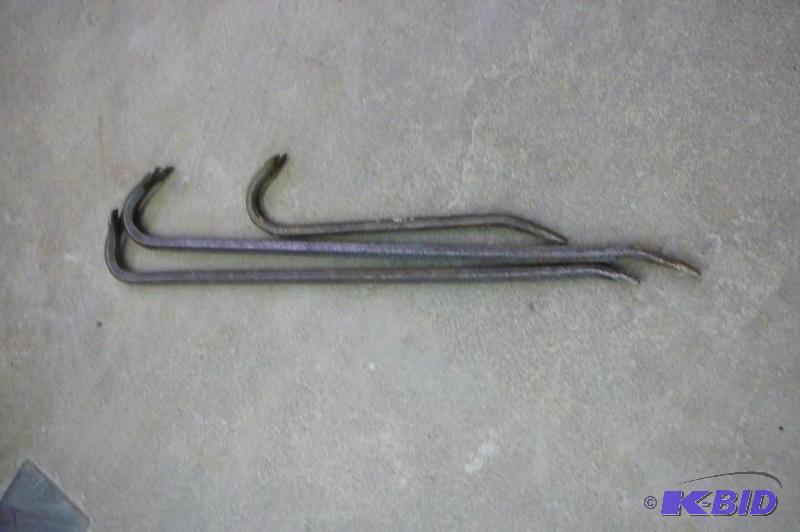 lot 221 image: Lot of Crow Bars...