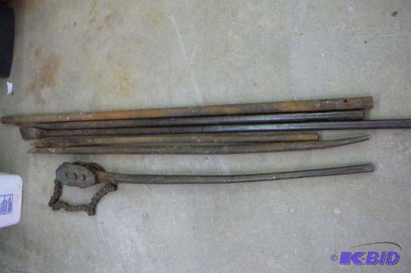 lot 226 image: Lot of Long Pry Bars & Chain Wrench Large...