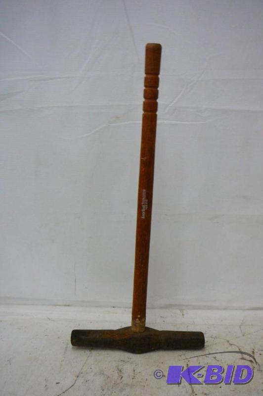 lot 229 image: Sledge Hammer...