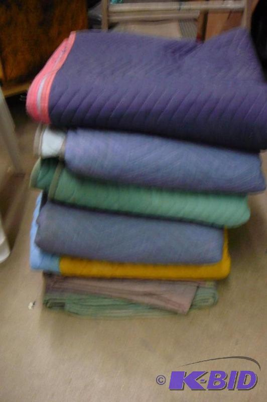 lot 24 image: 6 Packing Blankets...