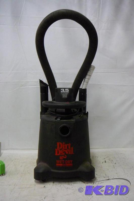 lot 26 image: Wet & dry Vac Dirt Devil 8 gal 3.5 hp Wor...