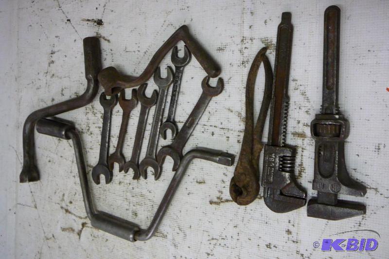 lot 33 image: Vintage Tools...