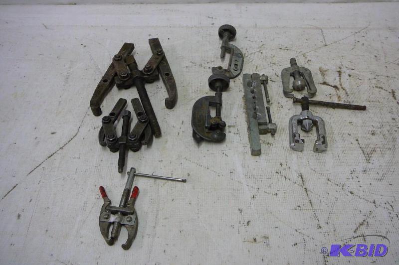 lot 43 image: Pullers & Flanging tools...