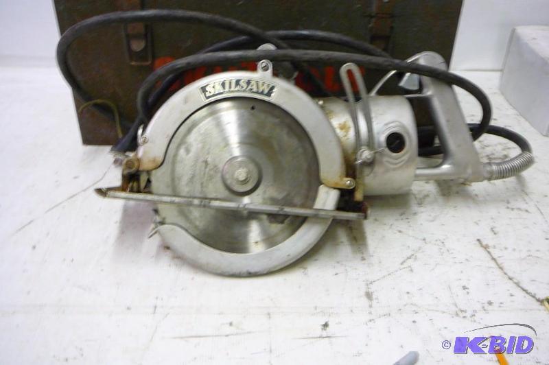 lot 46 image: Skill Saw Model 87 and case...