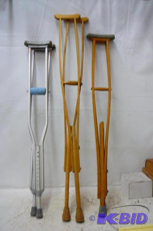 lot 47 image: 2 pair Crutches Wood 1 Alum set Crutches...