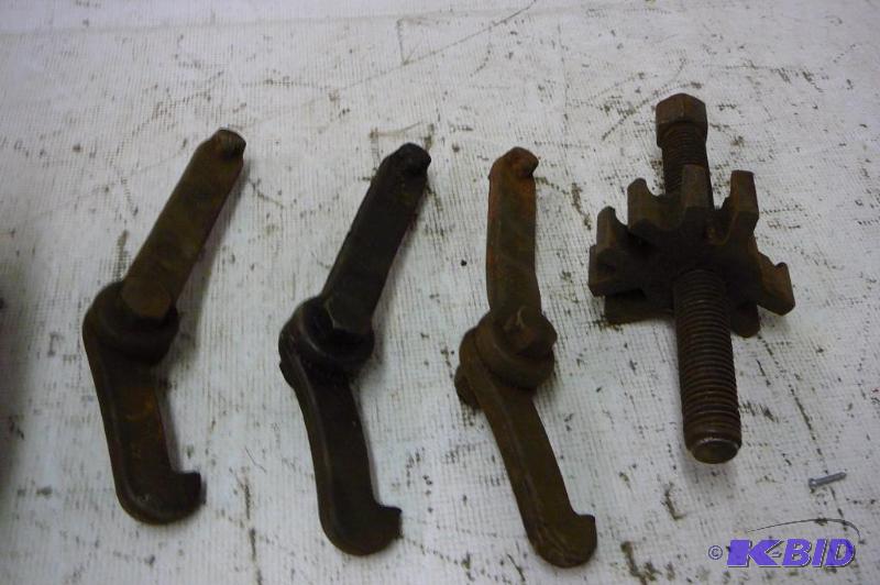 lot 79 image: Vintage Puller...