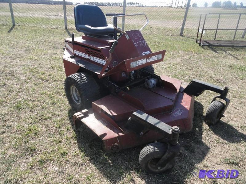 lot 1004 image: Zero Turn Lawnmower