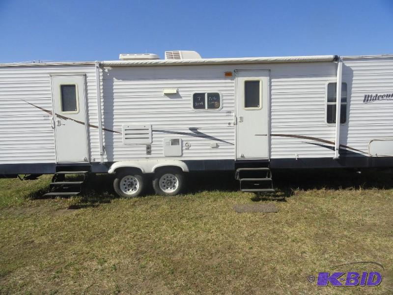 lot 1005 image: 2008 Camper