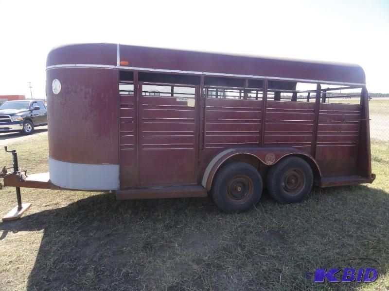 lot 1009 image: 16ft Livestock Trailer