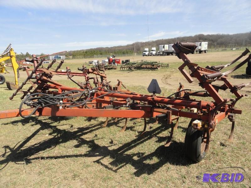 lot 1015 image: International Digger