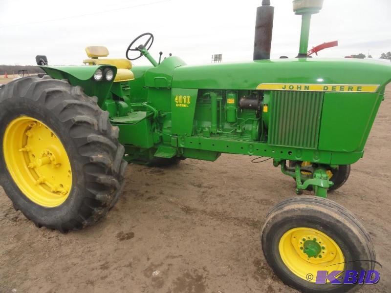 lot 1017 image: JD 4010