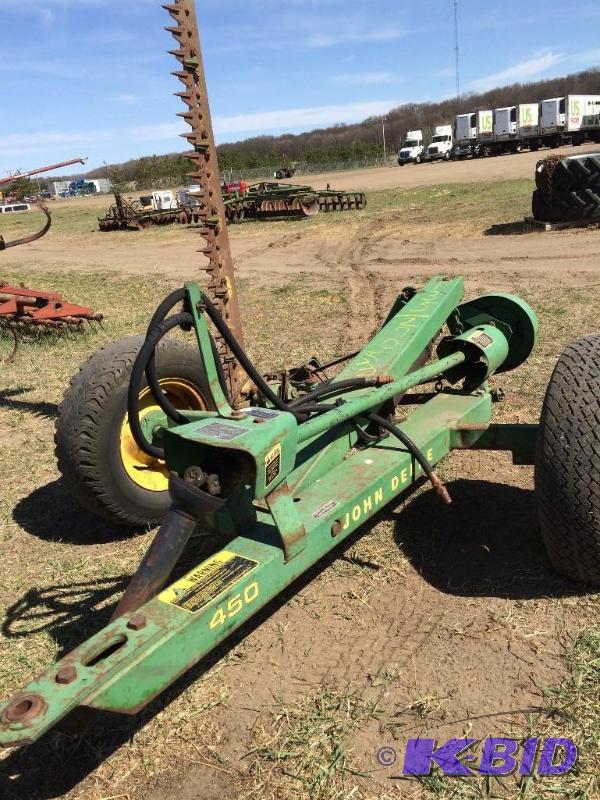 lot 1021 image: JD 450 Mower