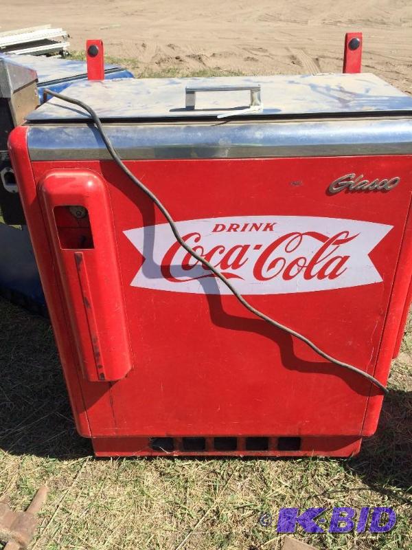 lot 1030 image: pop cooler