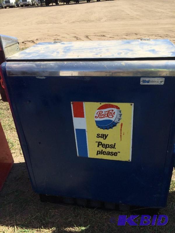 lot 1032 image: Pop Cooler