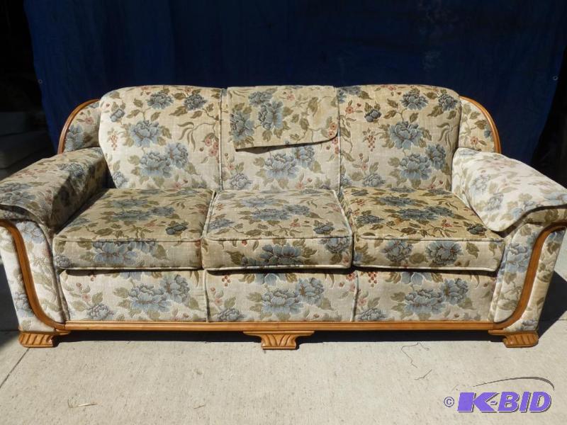 lot 26 image: Beautiful Milliken&nbspsolid wood trimmed fl...