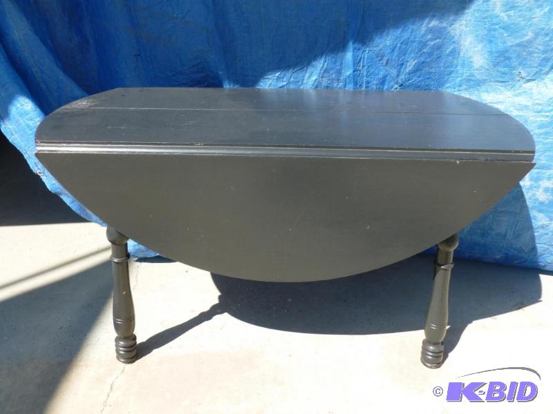 lot 28 image: Nice wooden painted drop leaf sofa table that...