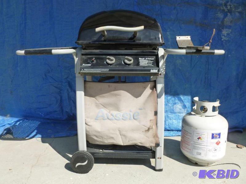 lot 32 image: Aussie Bondi II Deluxe Propane Gas&nbspGrill...