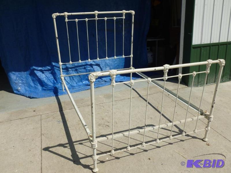 lot 39 image: Antique cast metal bed frame that measures ab...