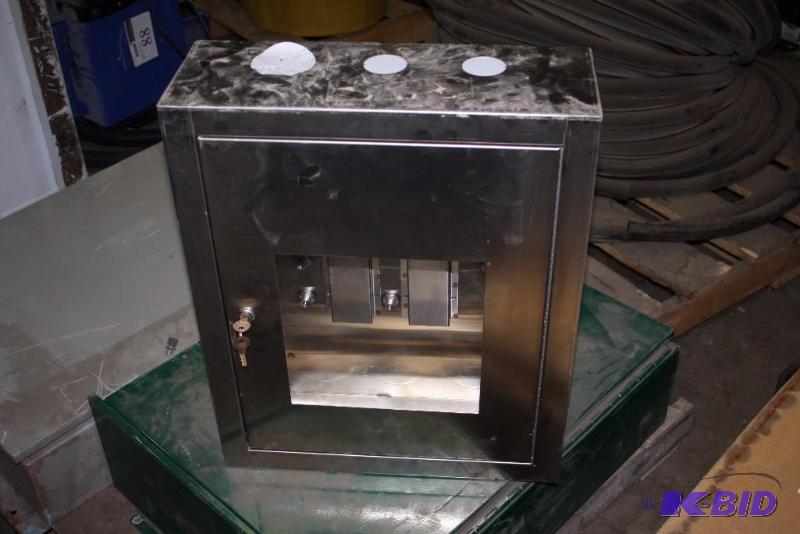 lot 133 image: Metal Box wInternal Hardware Adapters & Door wWindow 23 x 19 x 7.