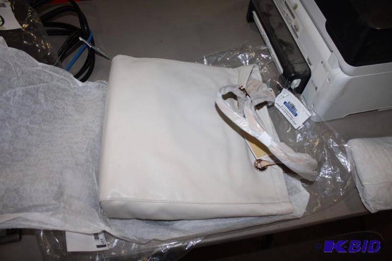 lot 137 image: Michael Kors Leather Style PurseHand Bag Handles Inside Pockets White.