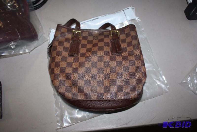 lot 138 image: Louis Vuitton PurseHand Bag Handles Inside Pockets Brown Checkered Pattern.