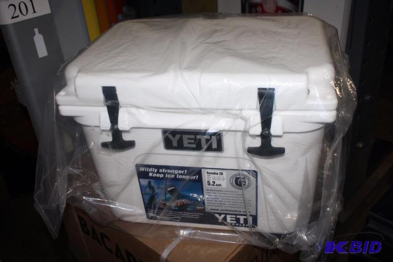 lot 205 image: Yeti Roadie 20 Cooler, 5.2 Gallon, 15x20x15.