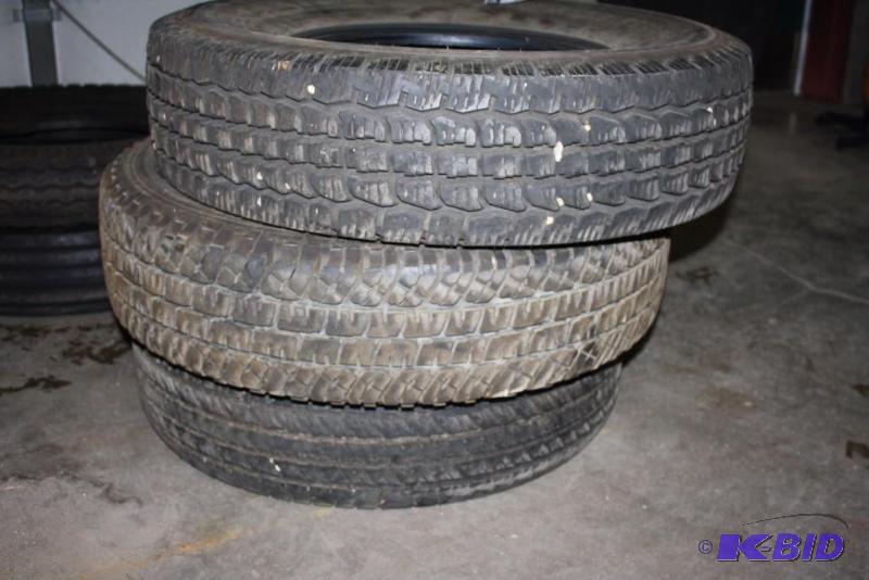 lot 229 image: Lot of (3) Tires Including DynaPro As and more (1) 23585R16 (1) 23570R17 and (1) 23580R17.
