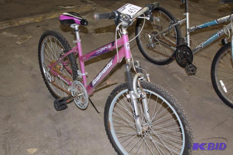 lot 451 image: Mt Sport SX 20 Rim Pink, Rust Near Chain And Medal Near The Pedals Missing Left Pedal.