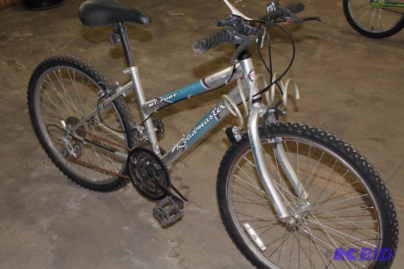 lot 452 image: Roadmaster 20 Rim GreyBluePurple Mt. Fury Bike White Bike Lock Kickstand Black HandlebarsSeat