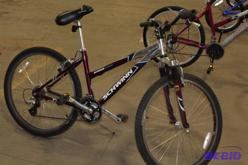 lot 462 image: Schwinn Ridge Bicycle Bent Seat 22 Rims.