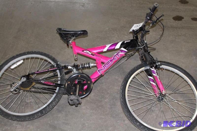lot 480 image: Next Womens Mountain Bike 20 PurpleBlackWhite Powerclimber 18 Speed Black Seat.