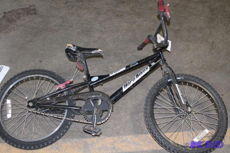 lot 481 image: Haro BMX Bike 16 Rims.