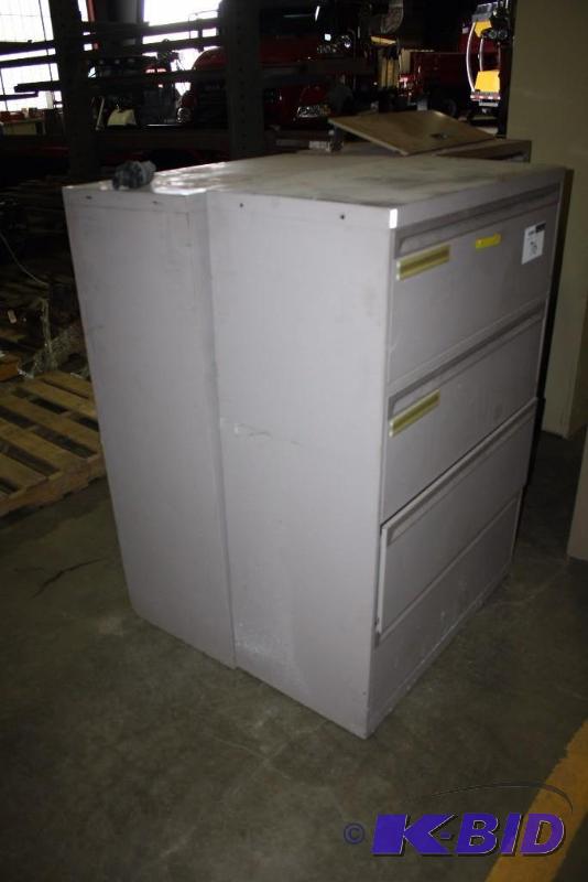 lot 76 image: Lot of (2) Filing Cabinets 4-Drawers WhiteGray 36 x 18 x 53.
