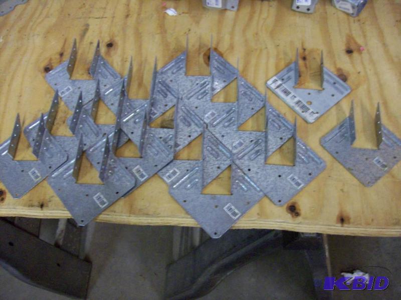 lot 19 image: 16 Pcs Simpson Strong tie hurricane truss cli...