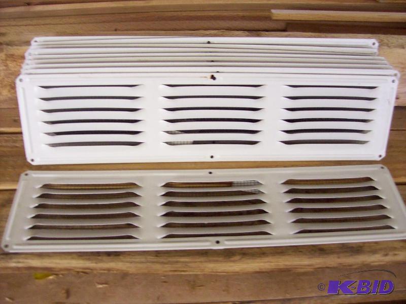 lot 28 image: 16 x 4 Soffet Vent, white, quantity 10 pcs., ...