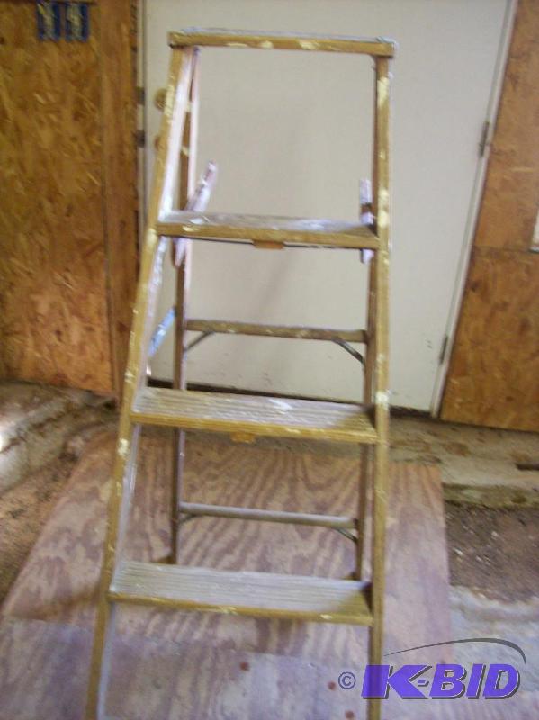 lot 33 image: 56" Werner 4 step ladder in good conditi...