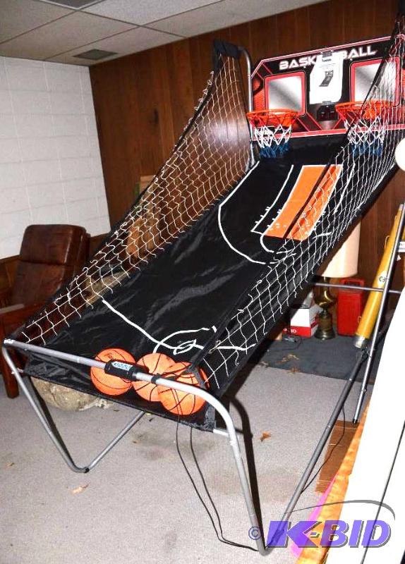 lot 14 image: Franklin Dual Court Basketball system with el...