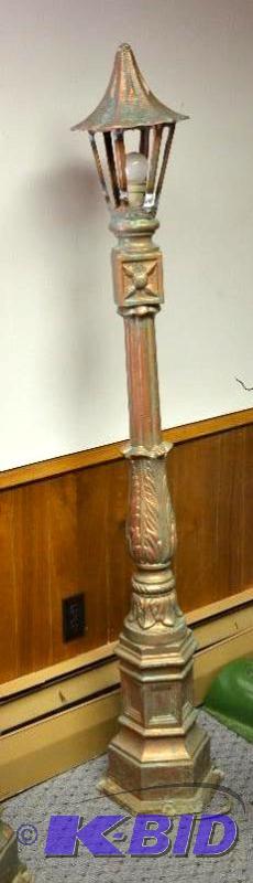 lot 22 image: 1 Electric Vintage Lamp Post Walkway light 64...
