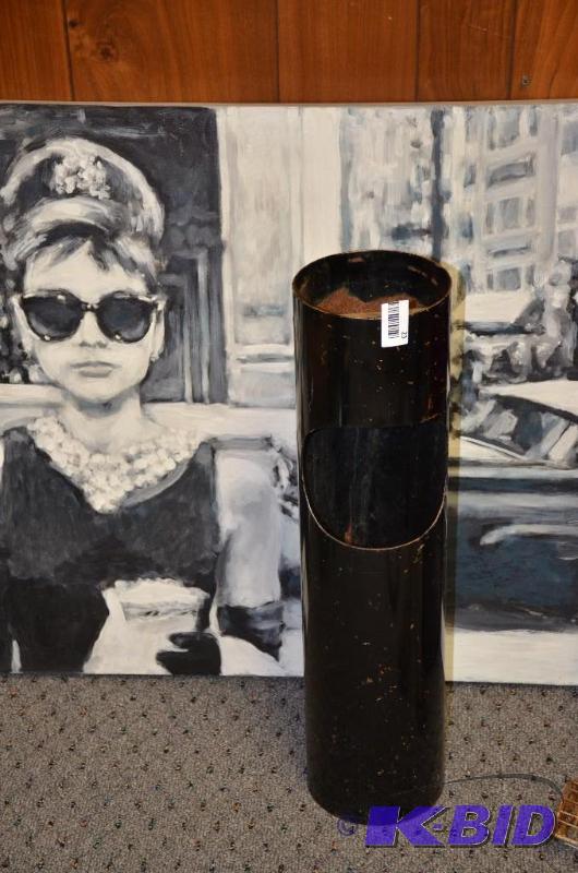 lot 23 image: Retro Cigarette Ash tray pole. &nbsp2 ...